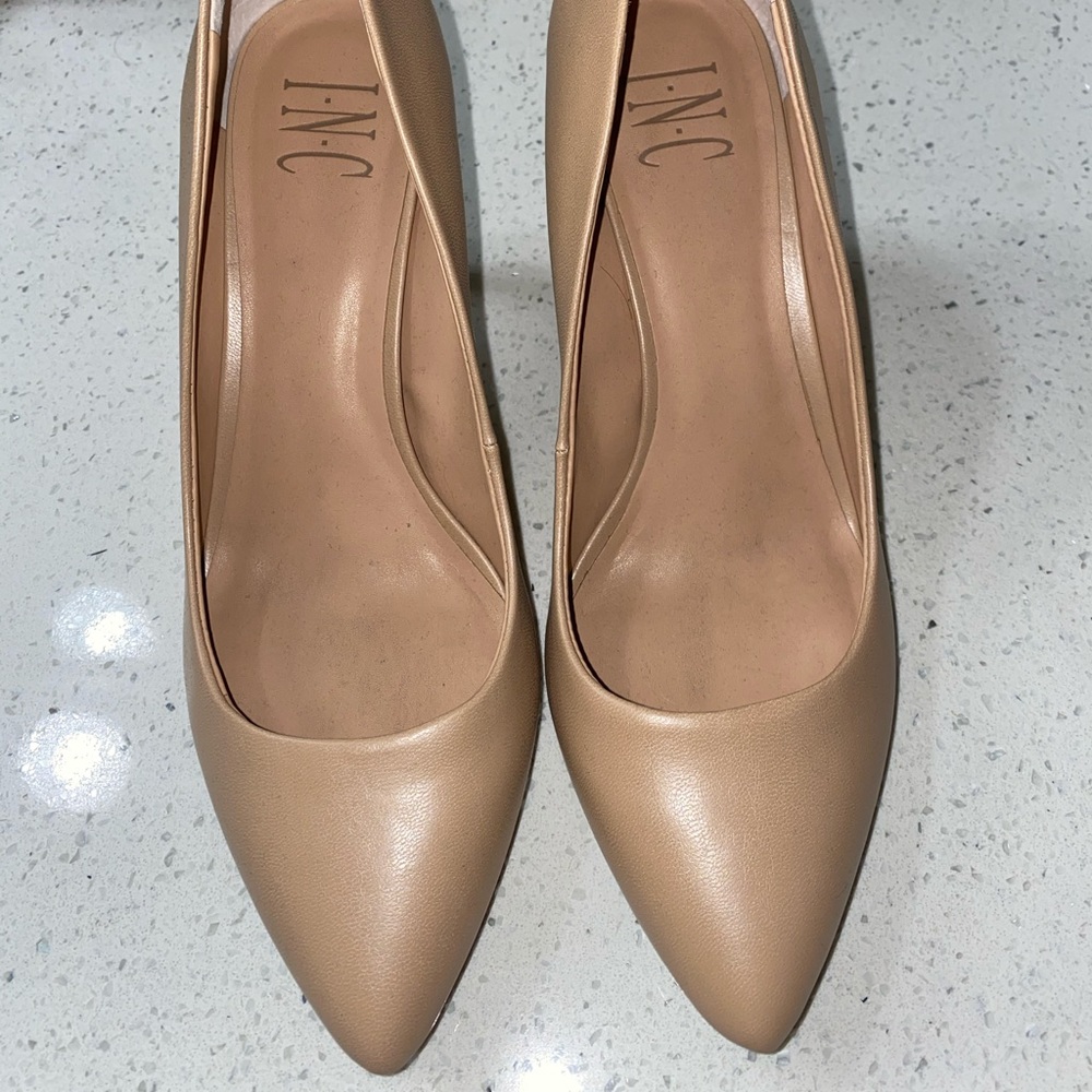 Women’s point toe heel